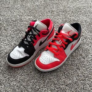 Kids Nike Air Jordan Low Sneakers